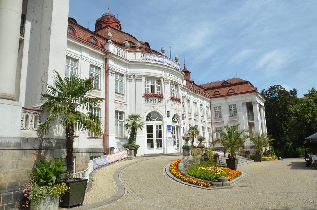 Hotel Derby Karlovy Vary Exterior photo